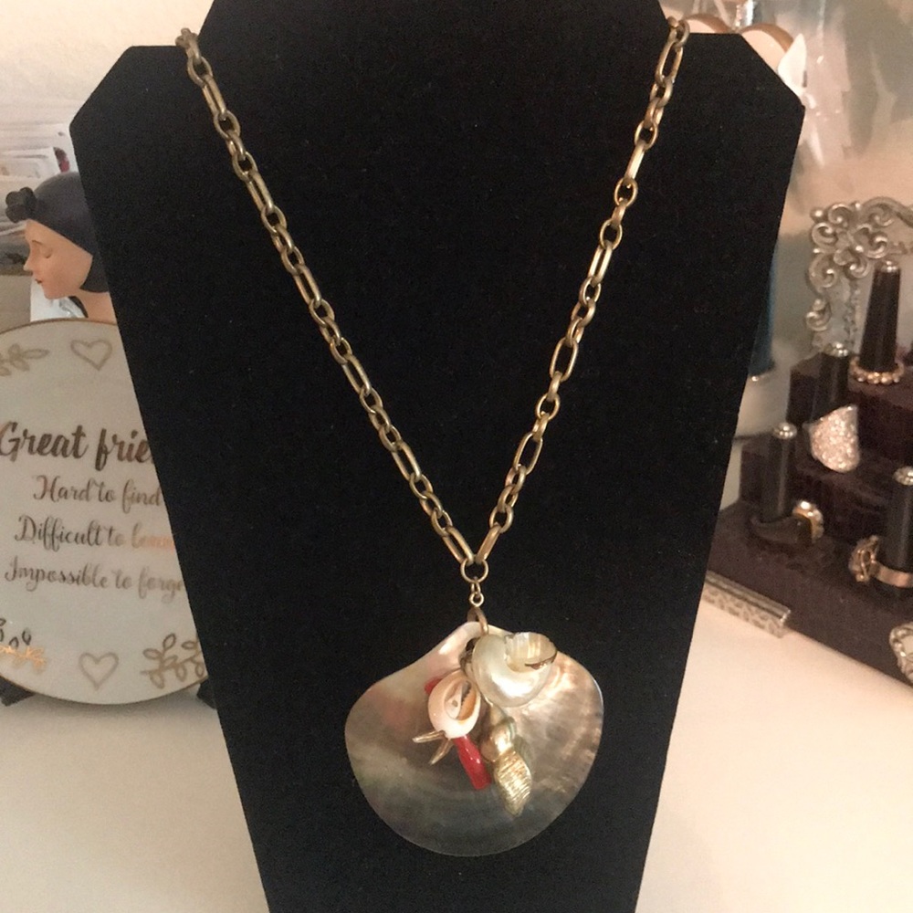 Beautiful Banana republic sea shelf’s necklace